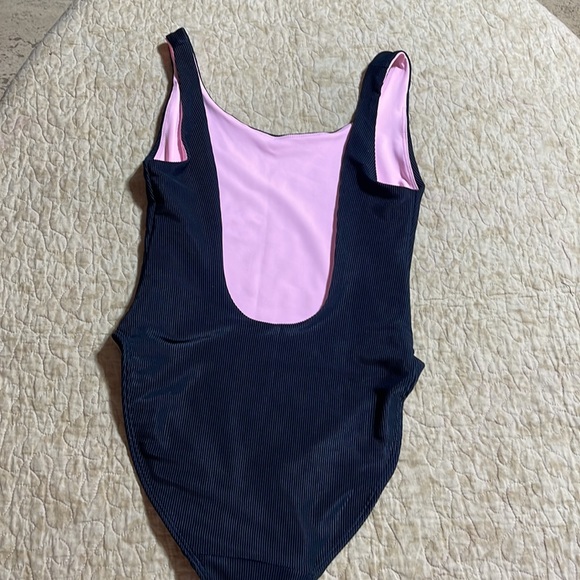 ONZIE Ribbed Hi-Thigh🌸 NWOTs Black Outside Pink Inside SUPER CUTE Size S/M - Picture 4 of 10